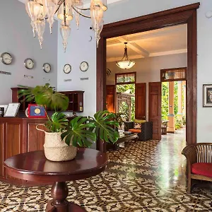 Colonial Hotel